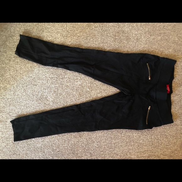 3 Pairs Guess Pants - Picture 4 of 8